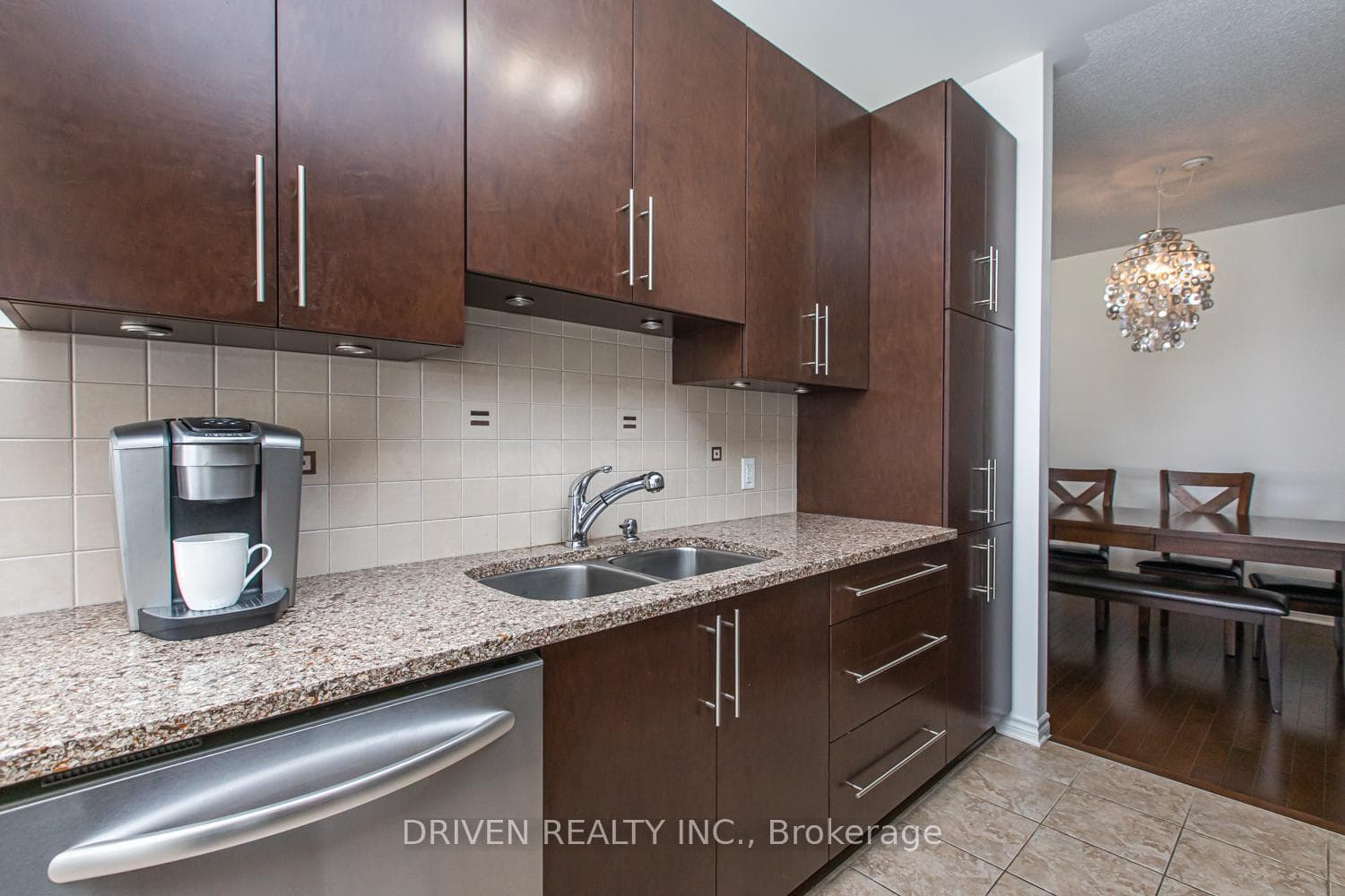 534 Rochefort Circle photo 8