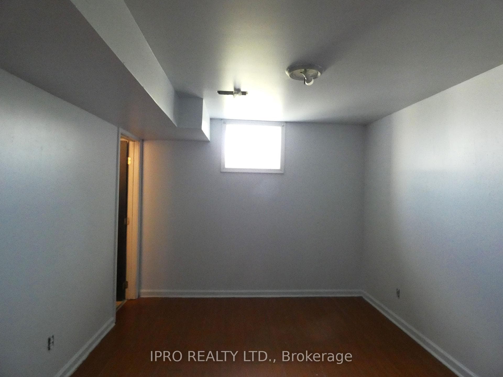 271 Conacher Drive photo 16
