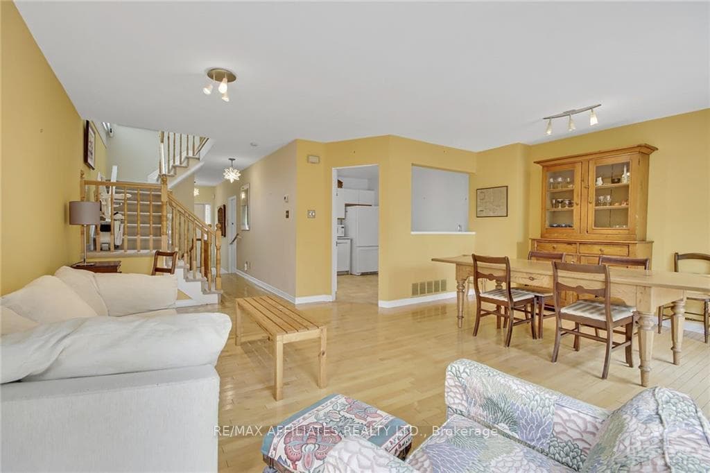 119 DUNBARTON Court photo 3
