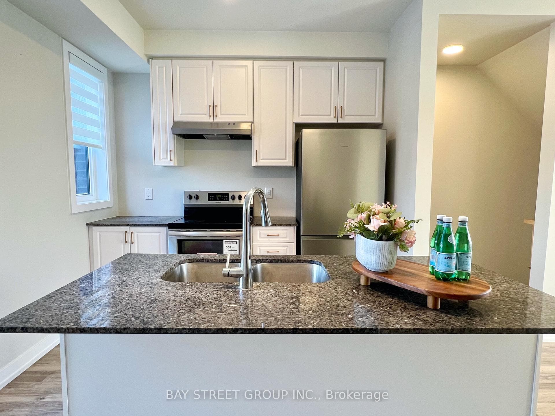 370 Red Maple Road Unit 13 photo 8
