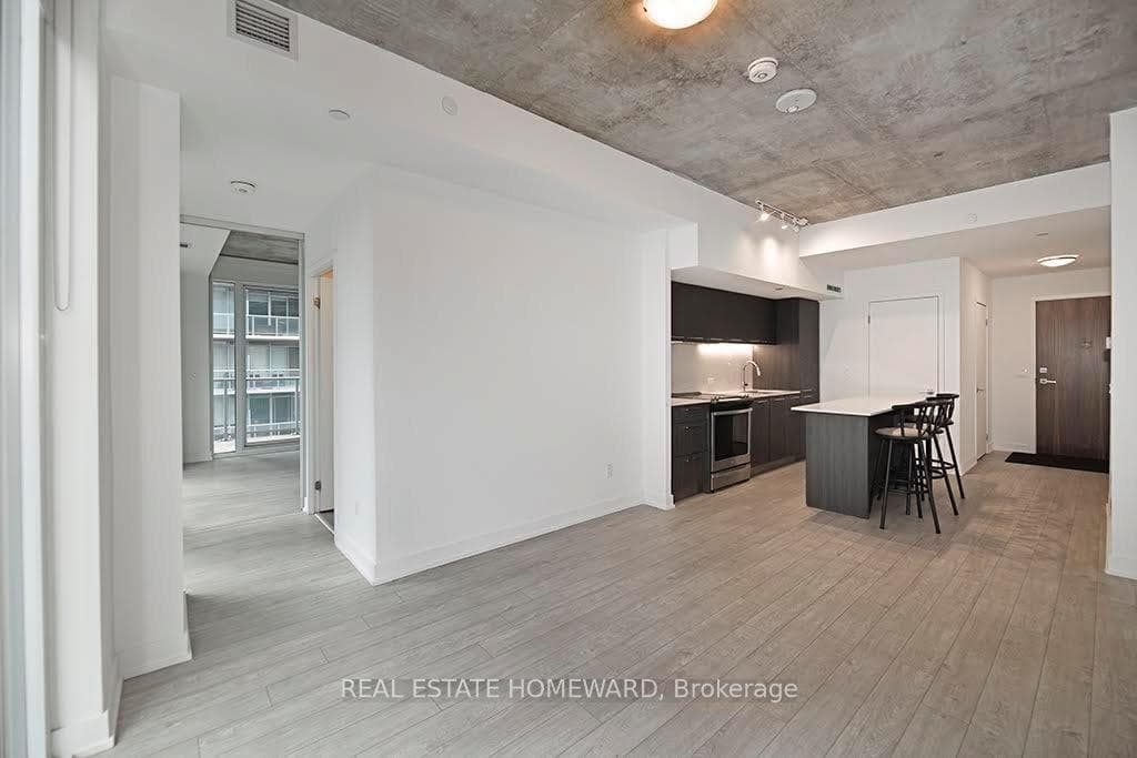 Living and kitchen ara
