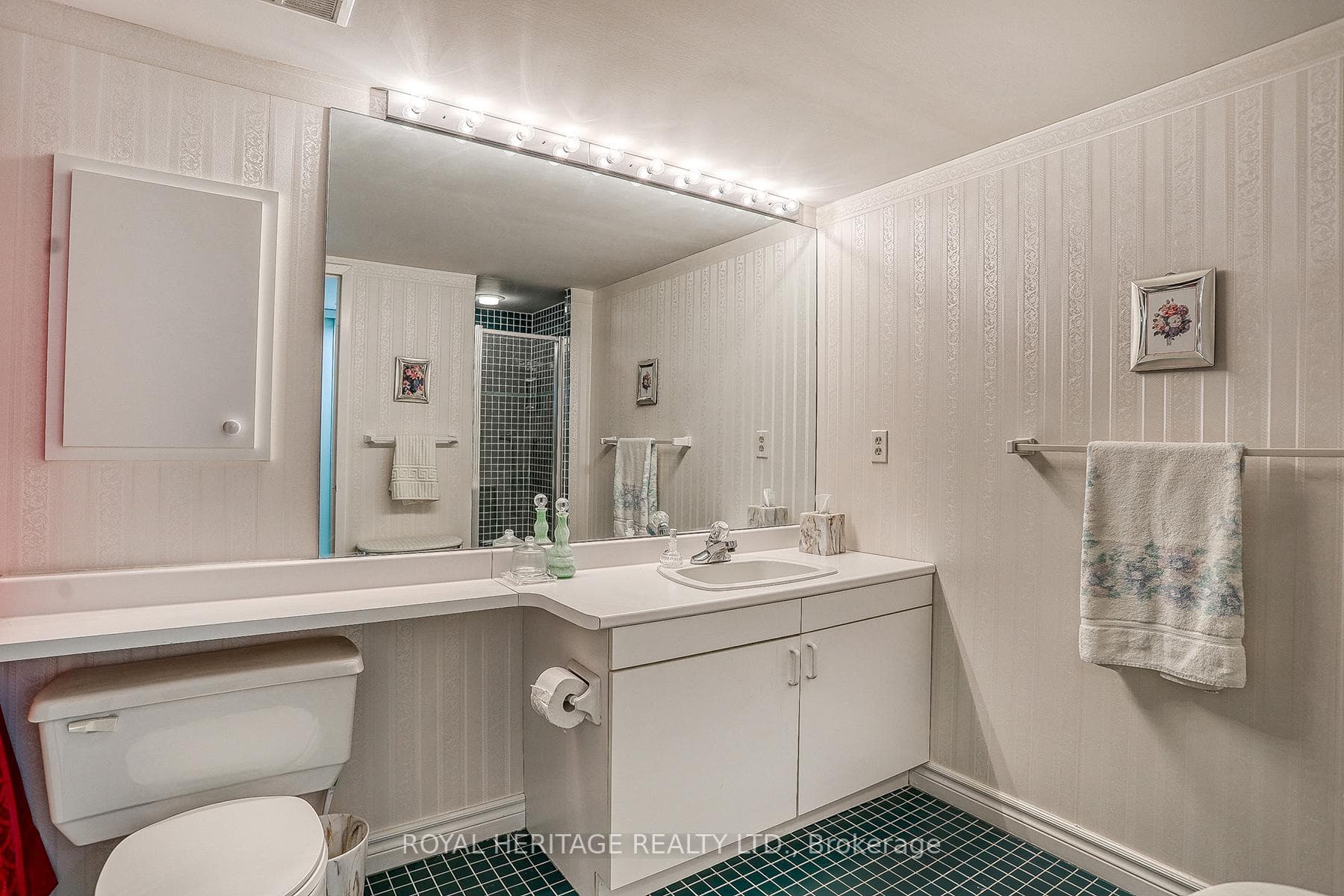 45 Cumberland Lane Unit 703 photo 15