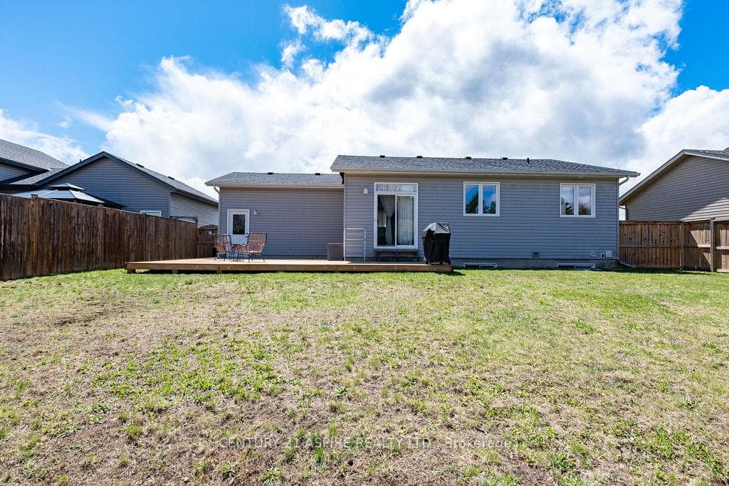 541 Gardner Crescent photo 37