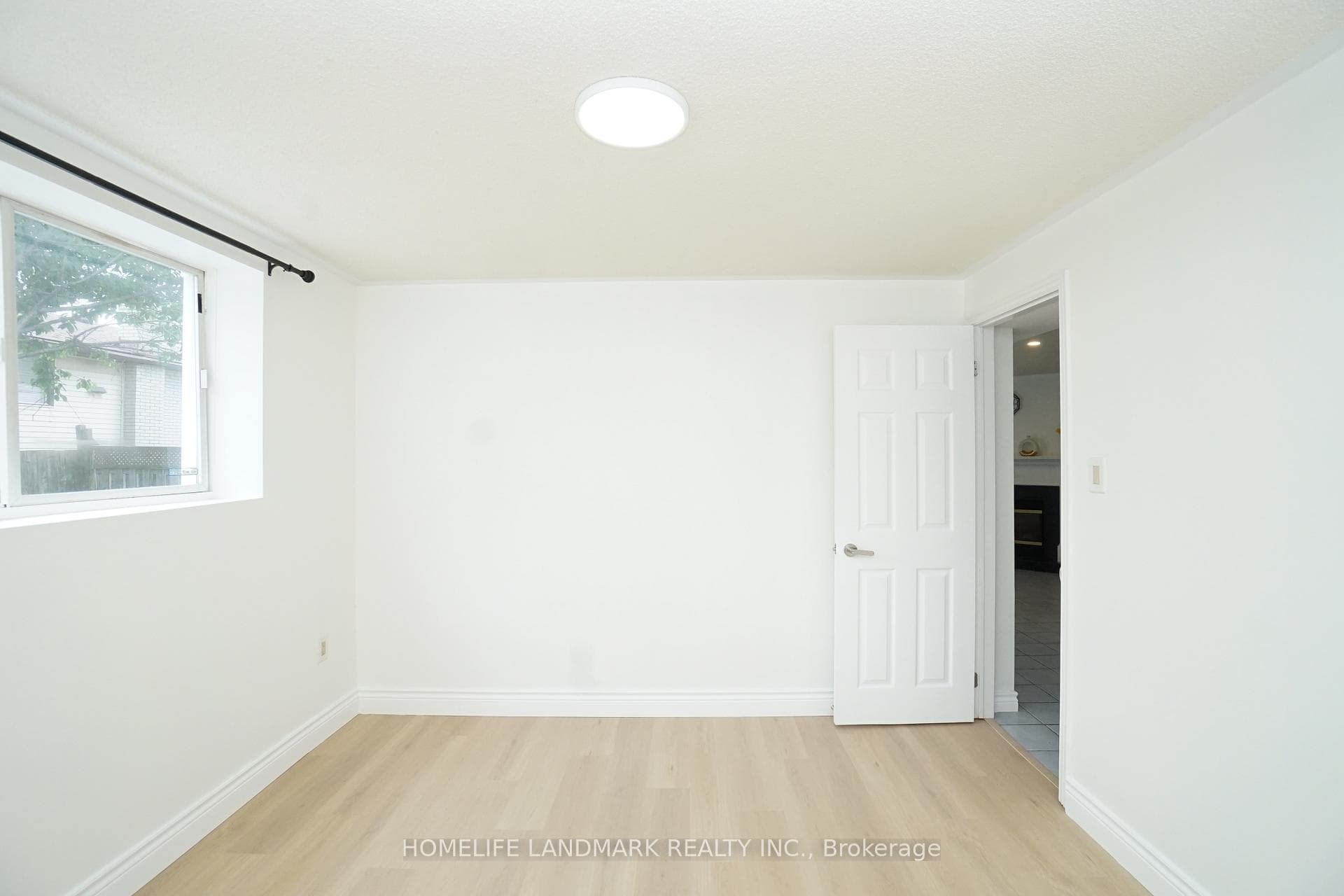 594 Queen Victoria Drive Unit Gound & Bsmt photo 15