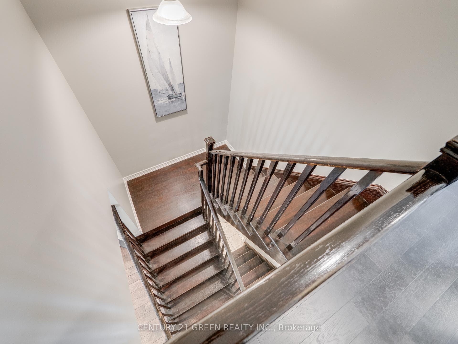 584 Grant Way photo 20