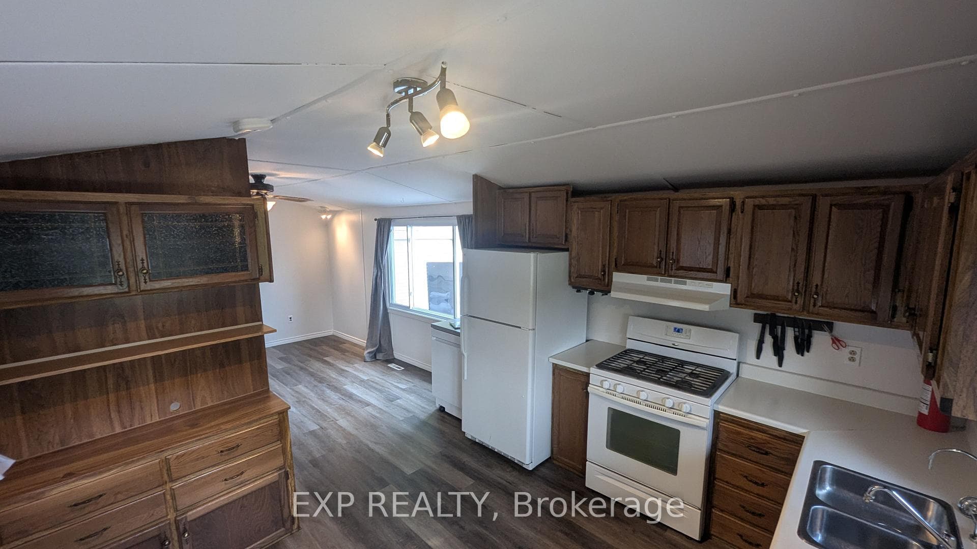1085 10th Concession Road Unit 73 photo 11