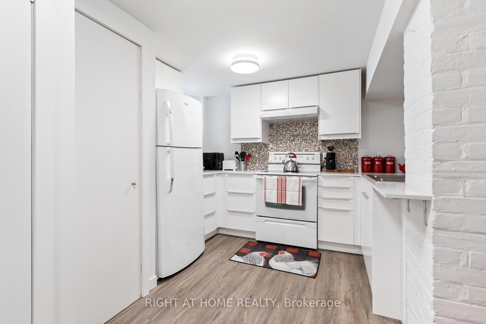 83 Grenadier Road photo 24