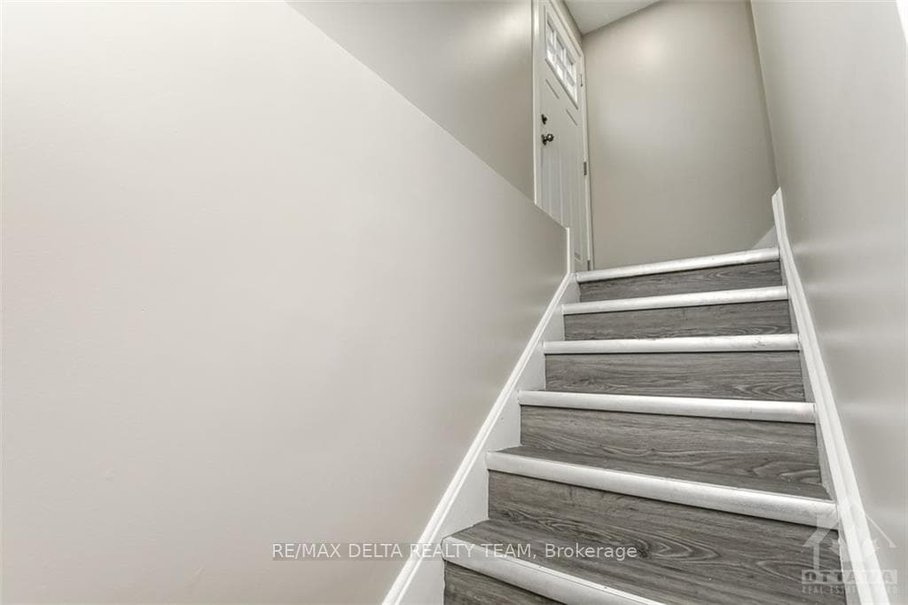 404 DUVAL Lane Unit B photo 5