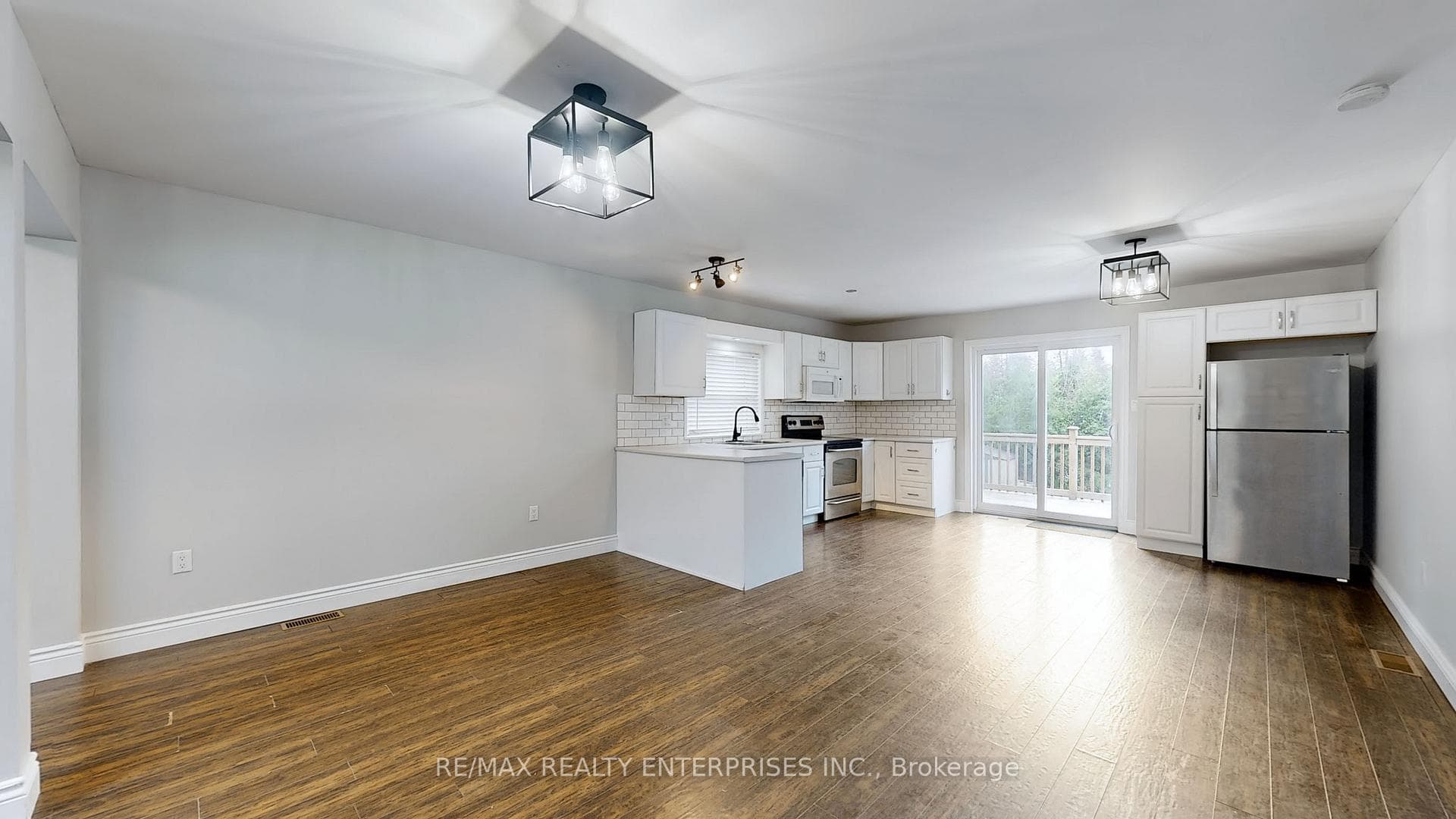353 Front Street photo 9