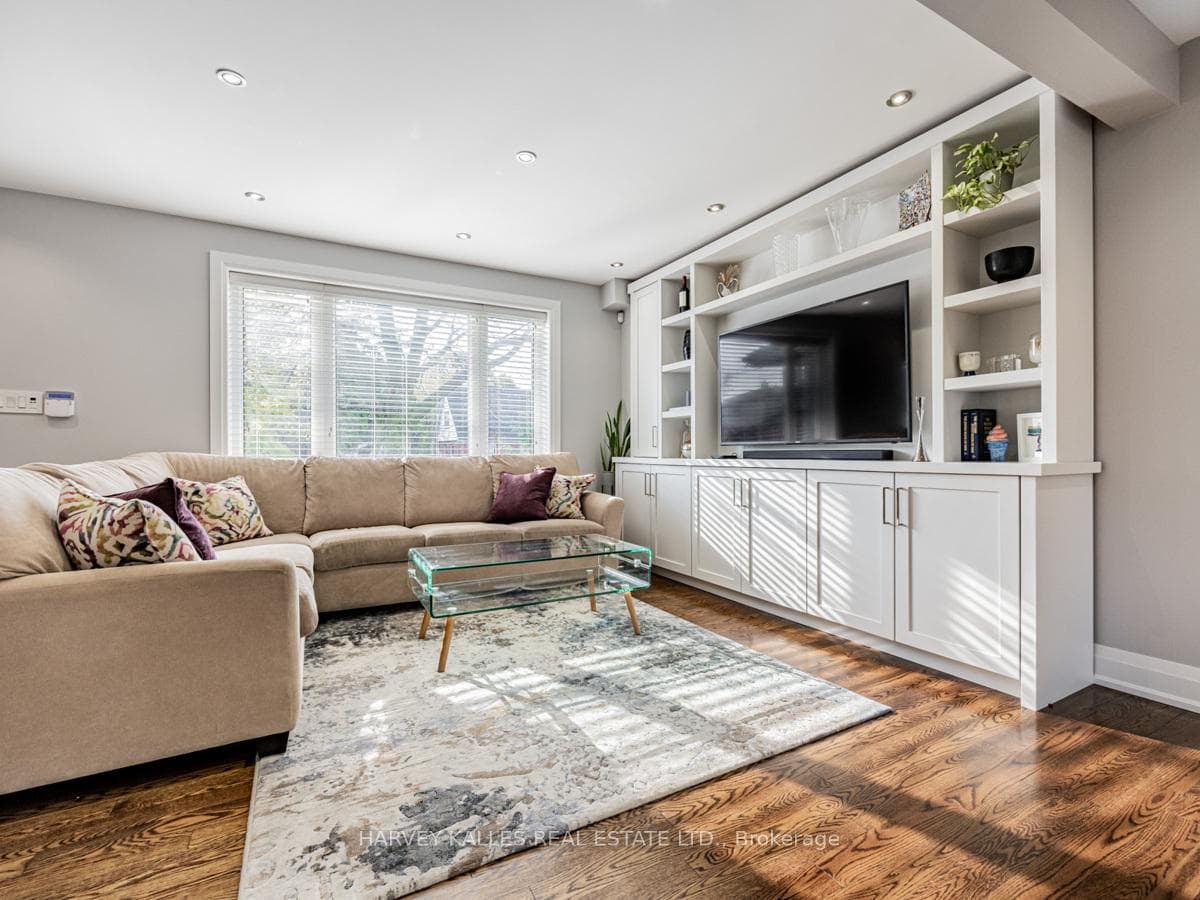 24 Westdale Drive photo 4