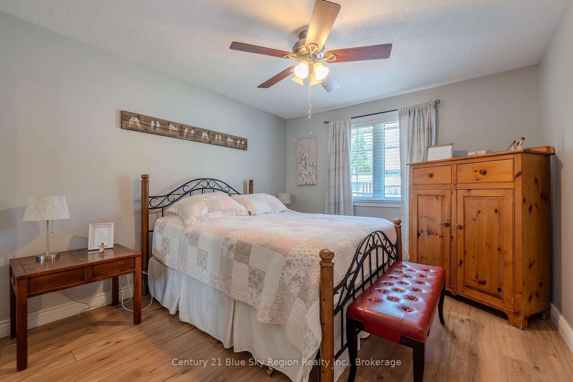 203 Rancier Street photo 17