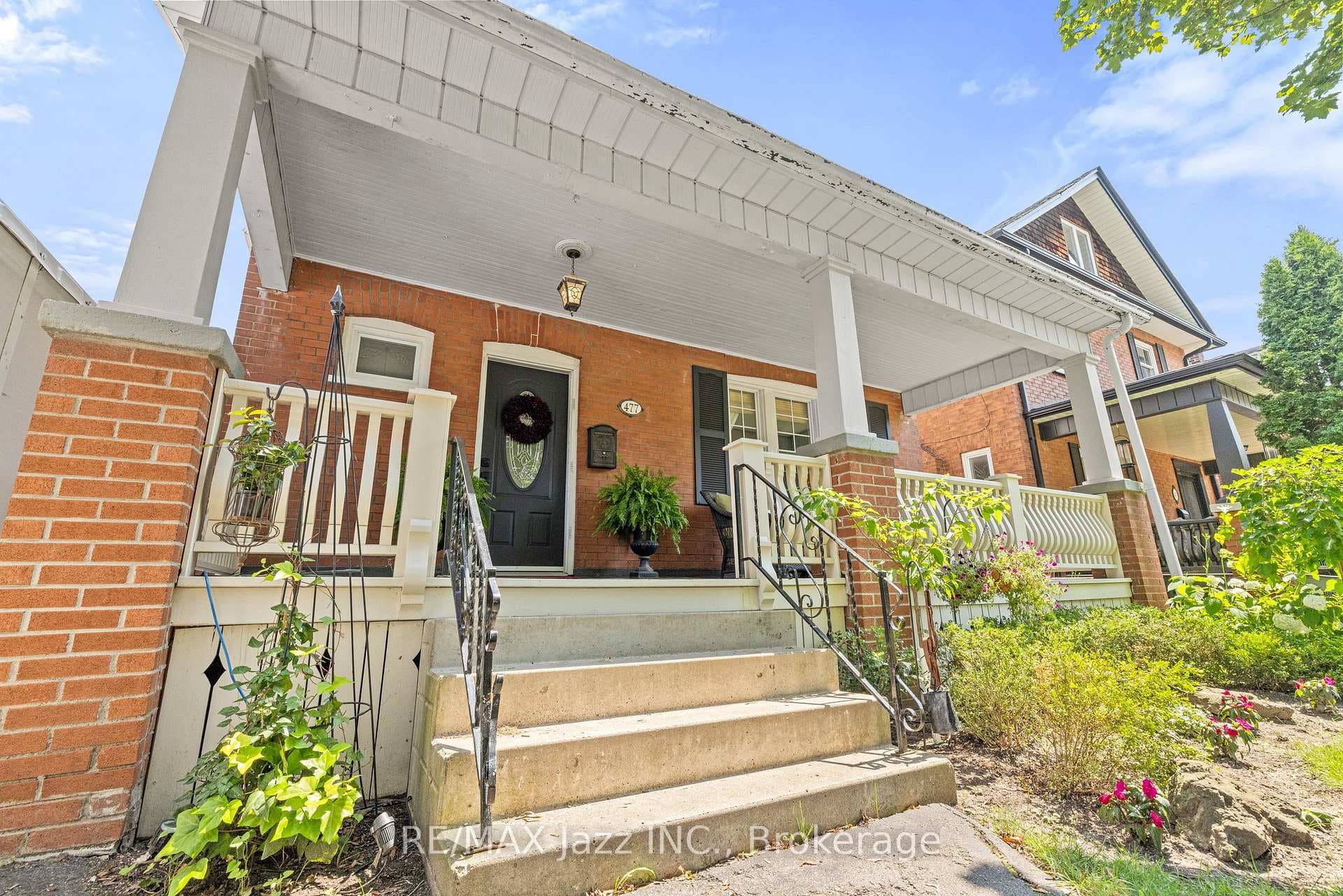 477 Masson Street photo 5