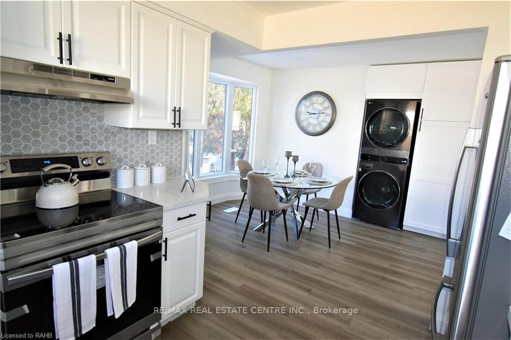 346 Brompton Avenue Unit MAIN photo 2
