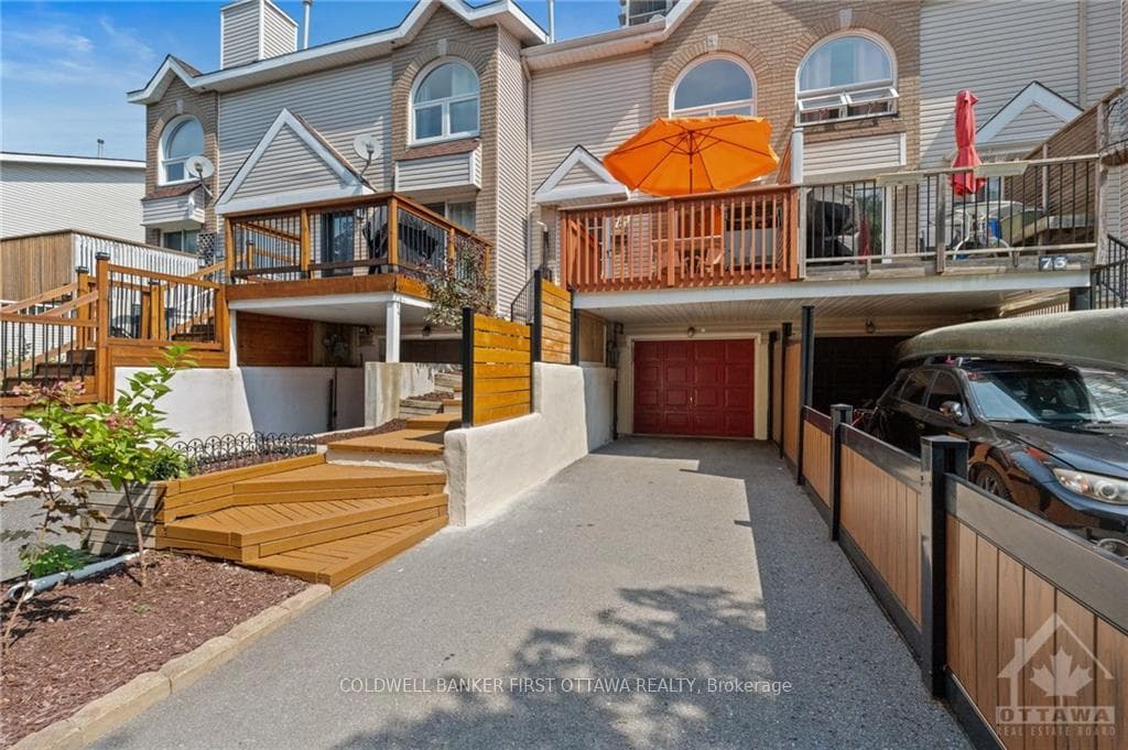 75 THORNBURY Crescent photo 3