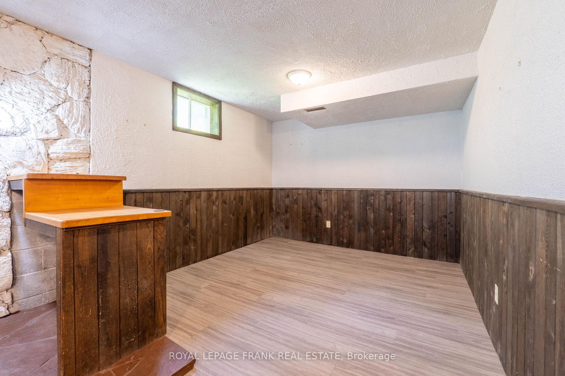 965 Nicholl's Boulevard photo 28