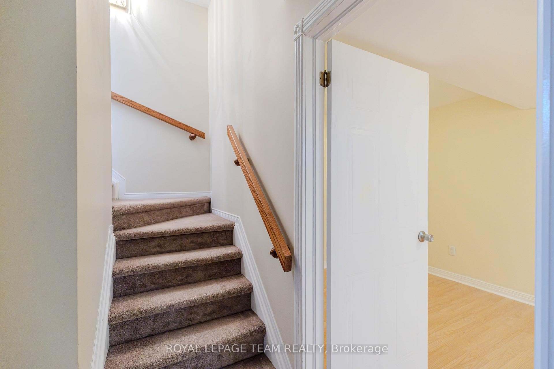 263 Cresthaven Drive photo 44
