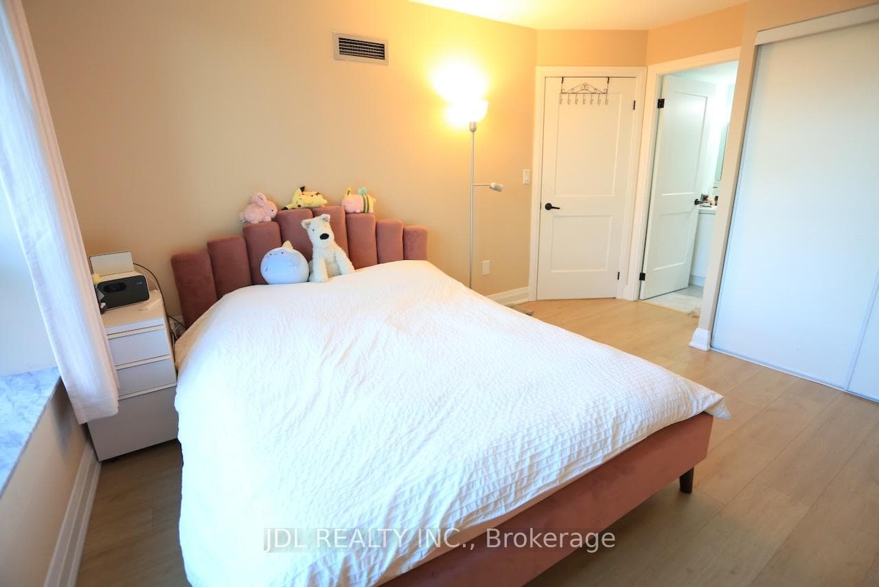 1 Pemberton Avenue Unit 1507 photo 3
