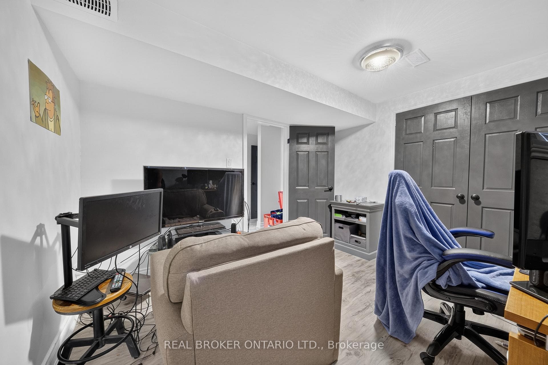 115 Green Road photo 35