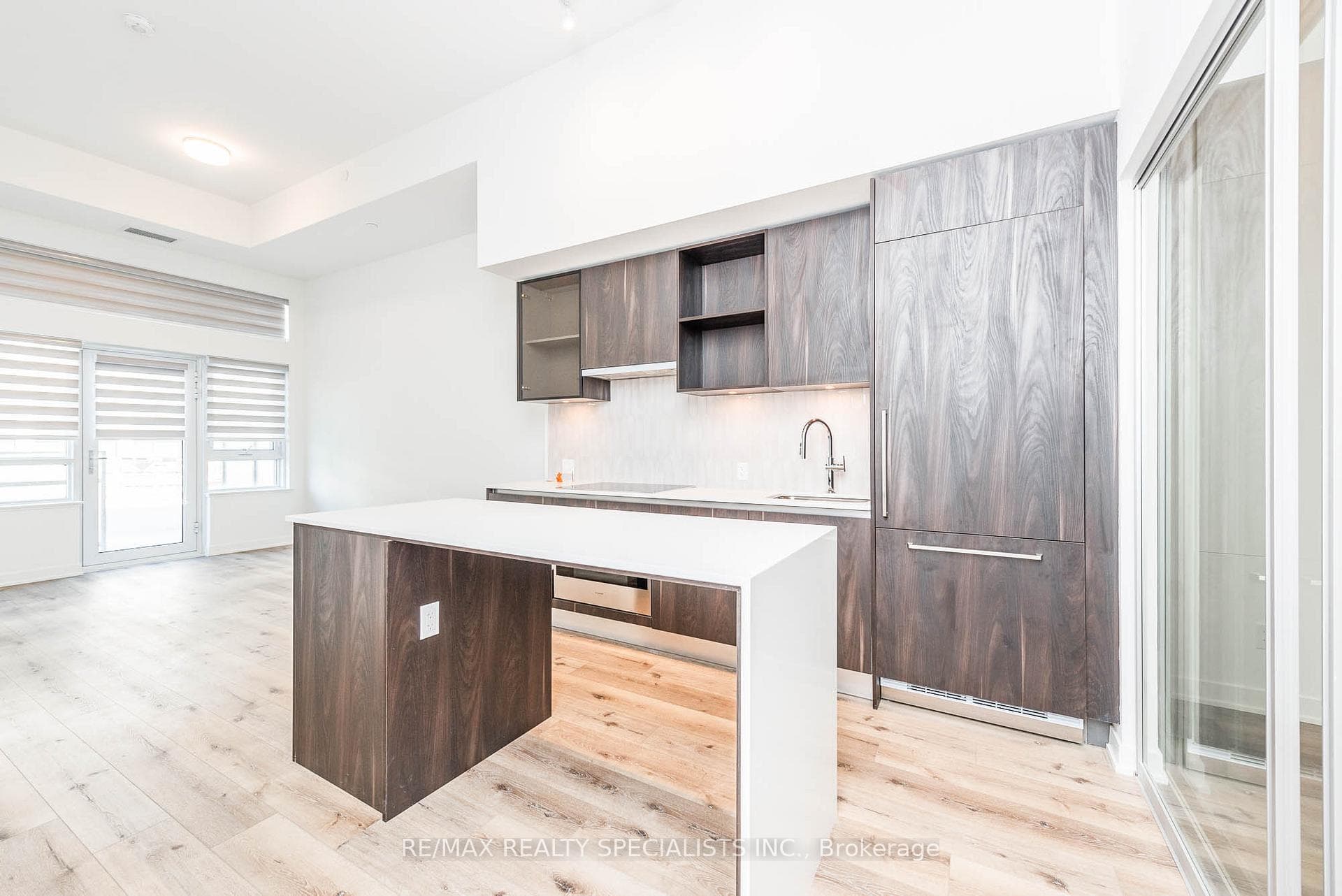 405 DUNDAS Street Unit 115 photo 6