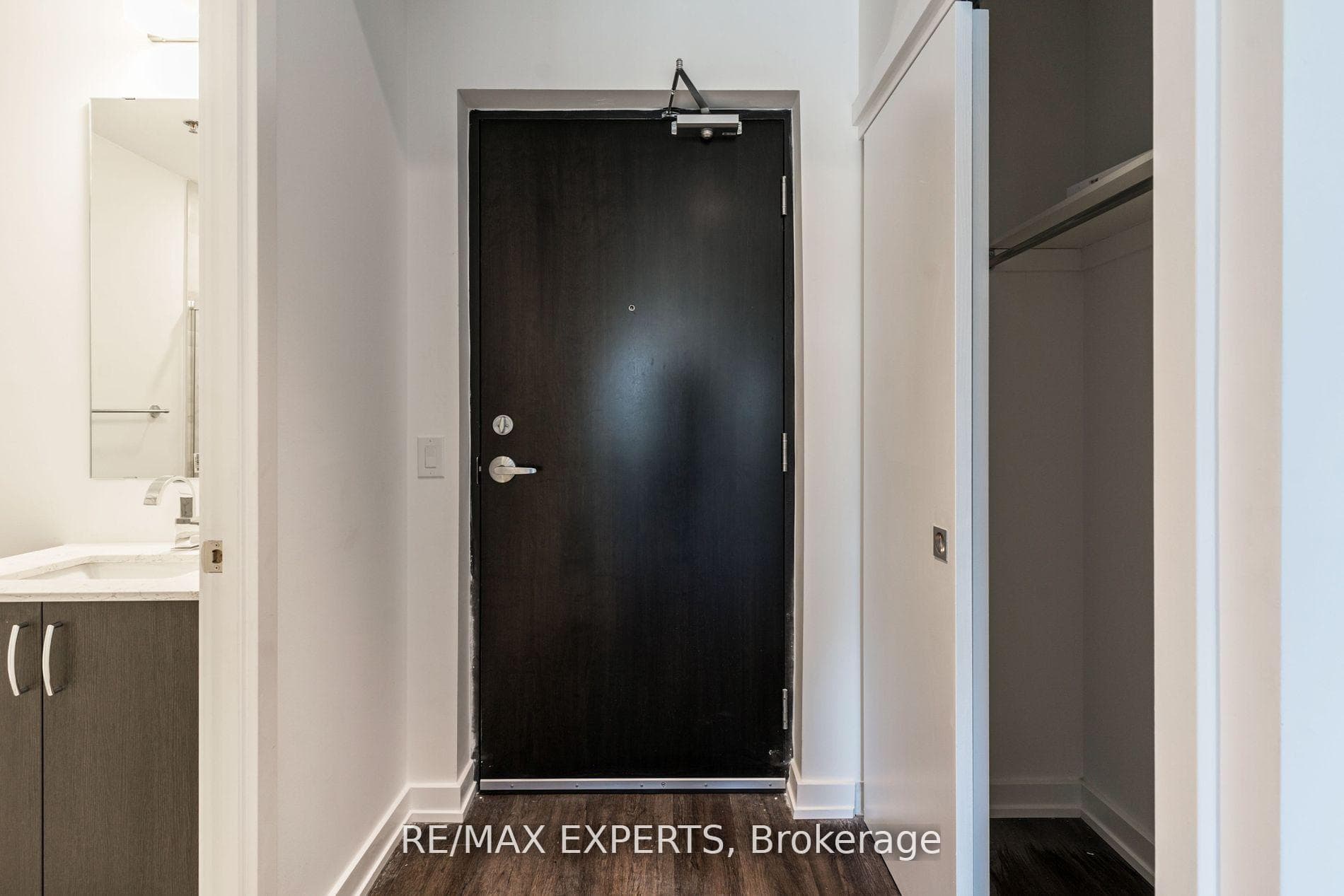 430 Essa Road Unit 303 photo 8