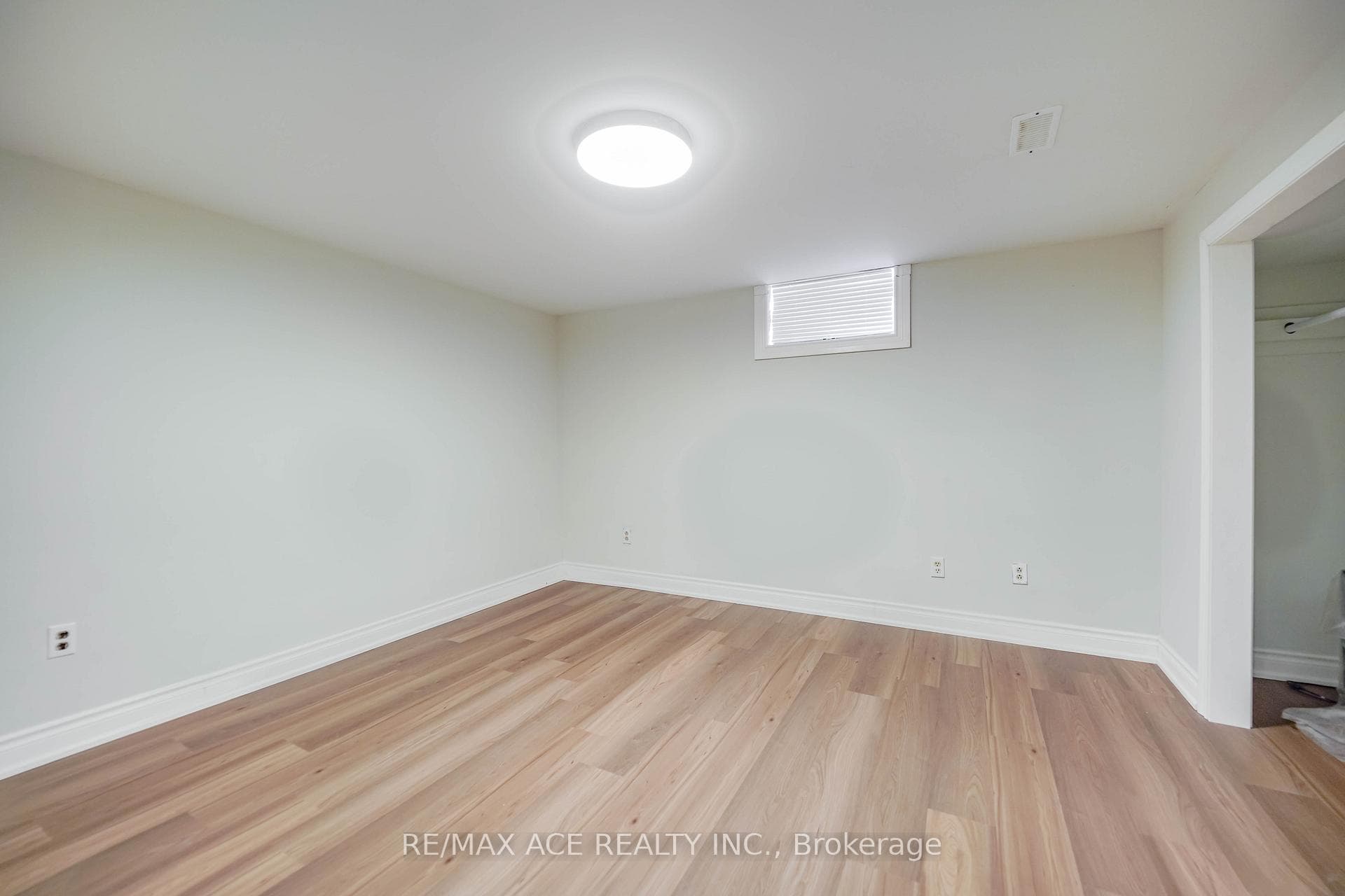 1425 Lakefield Street photo 45