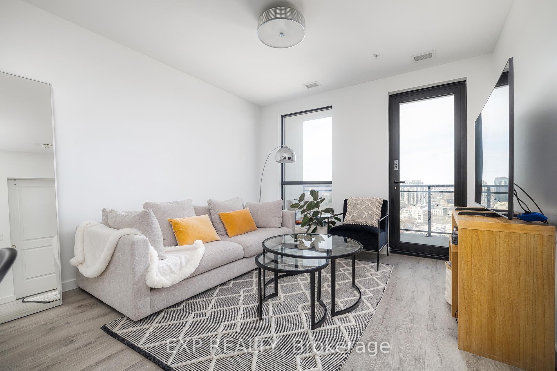 181 King Street Unit 1703 photo 8