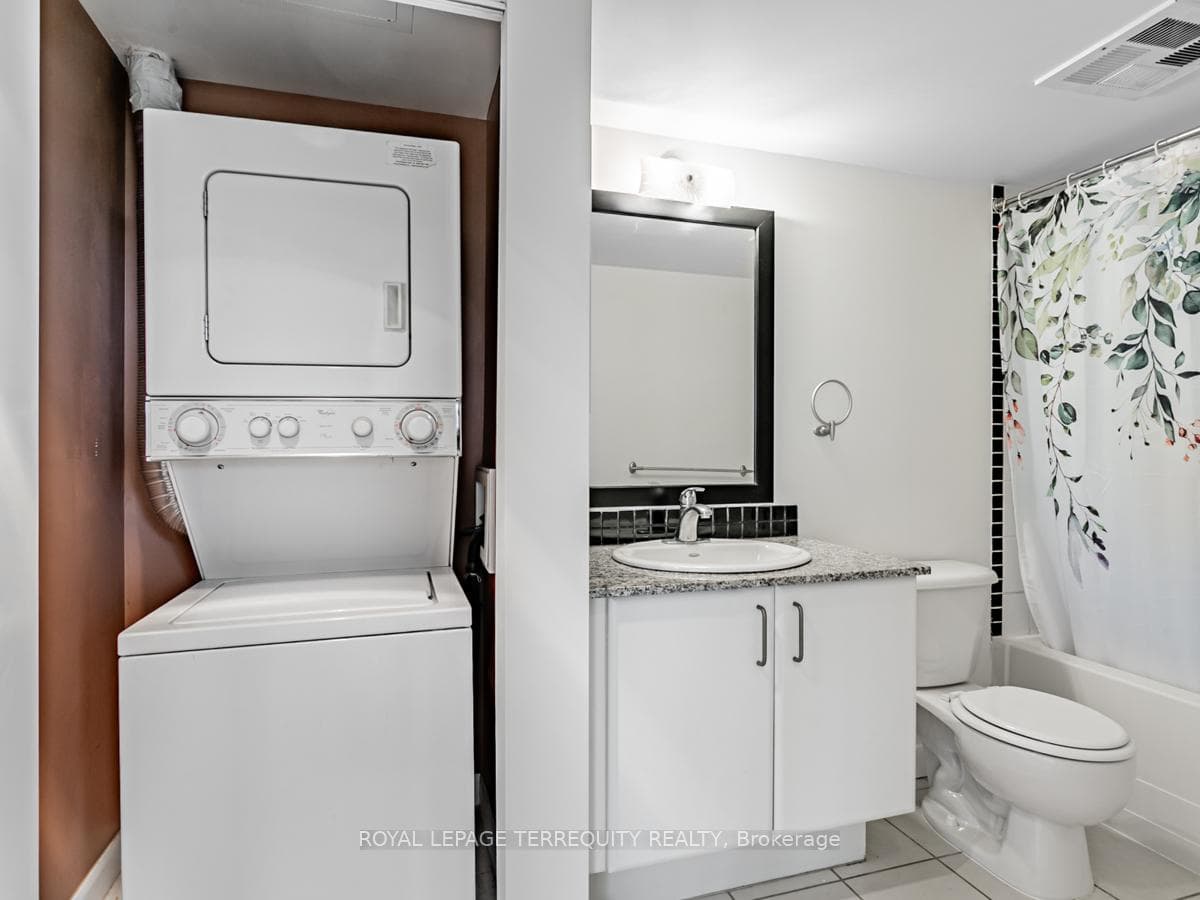 33 Sheppard Avenue Unit 1111 photo 11