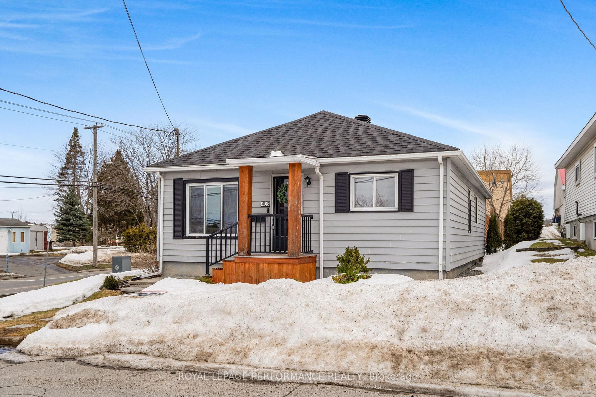 403 Catherine Street photo 2