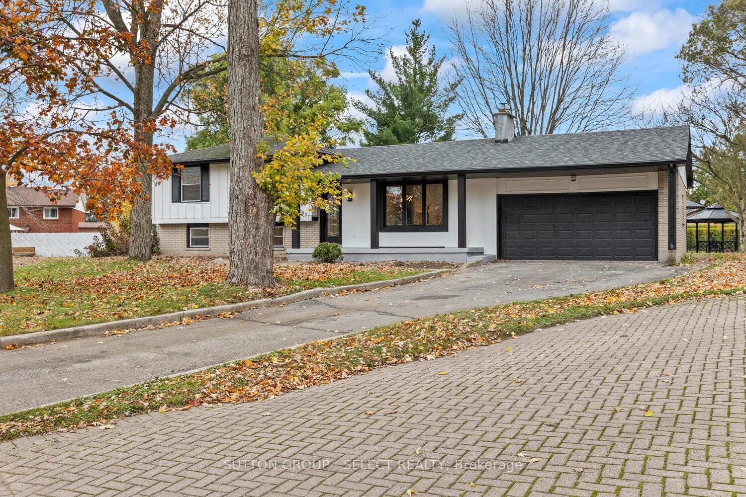883 Westbury Place photo 2