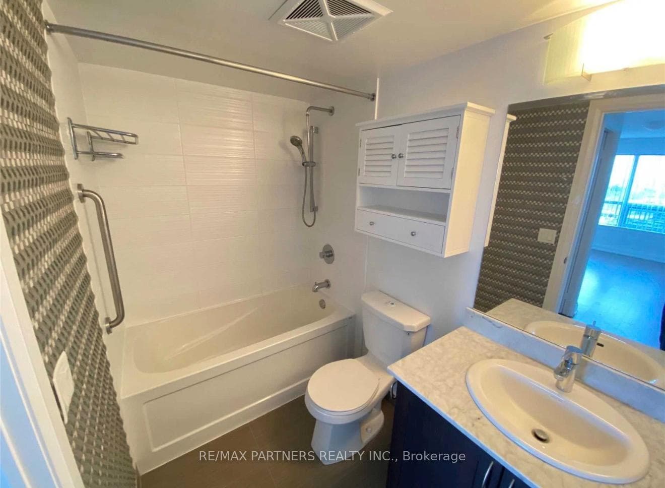 370 Highway 7 Road Unit Ph16 photo 11