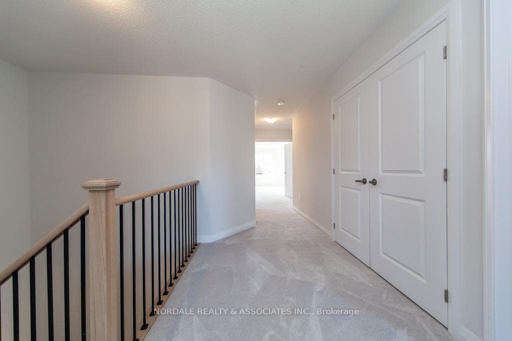 1433 STOVELL Crescent photo 25