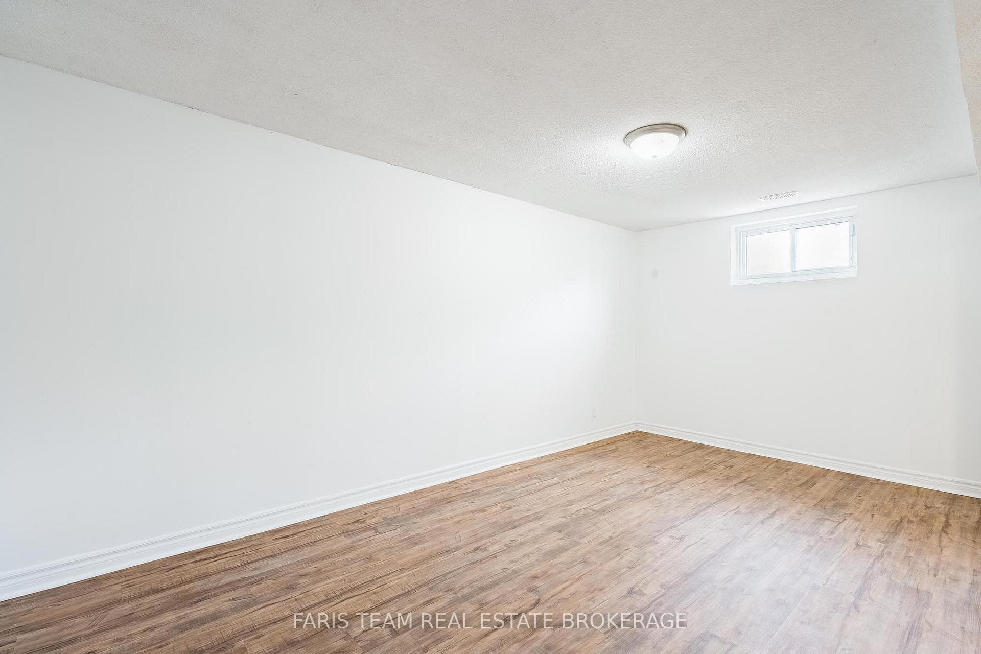 472 William Street photo 26