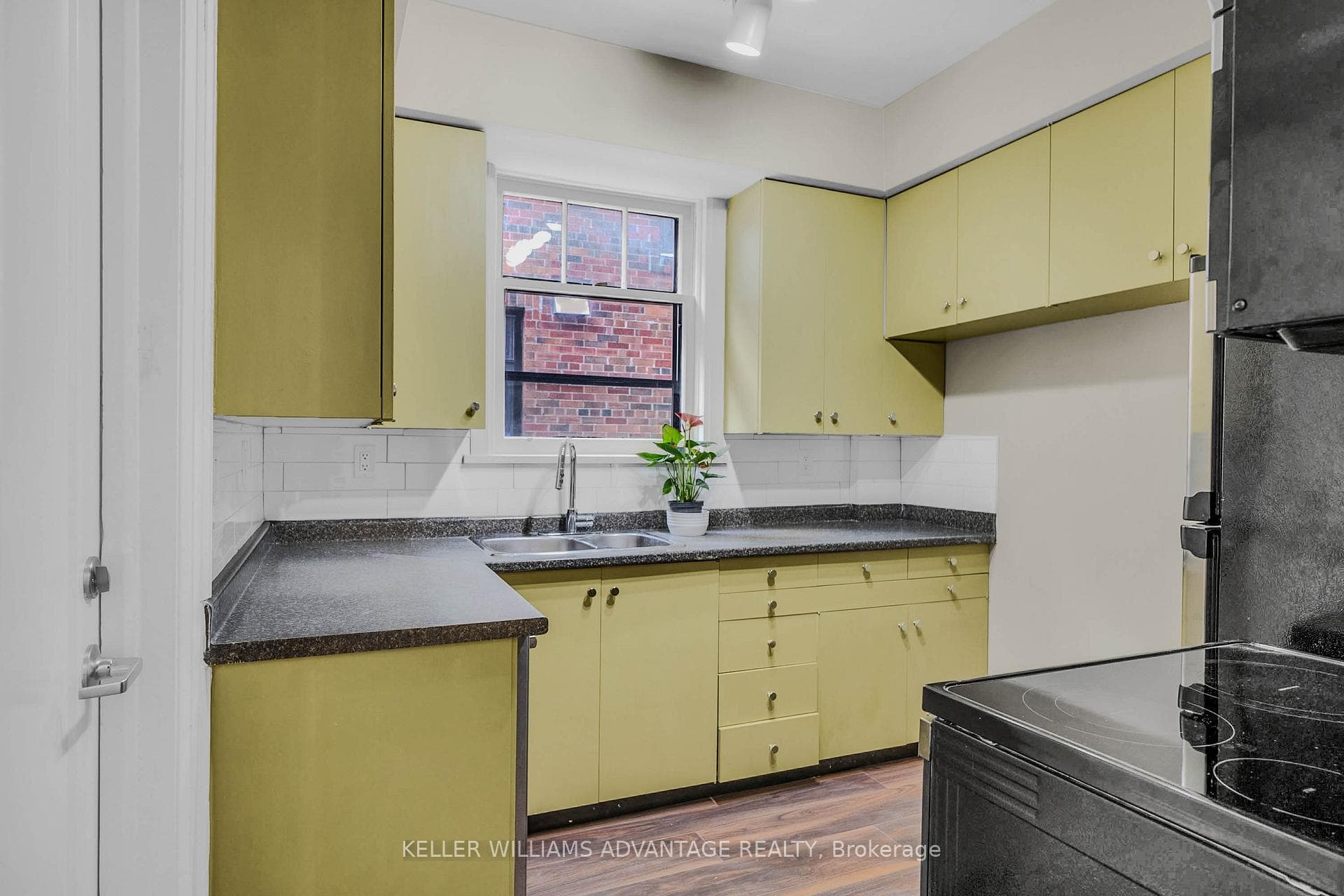 33 Whitehall Road photo 11
