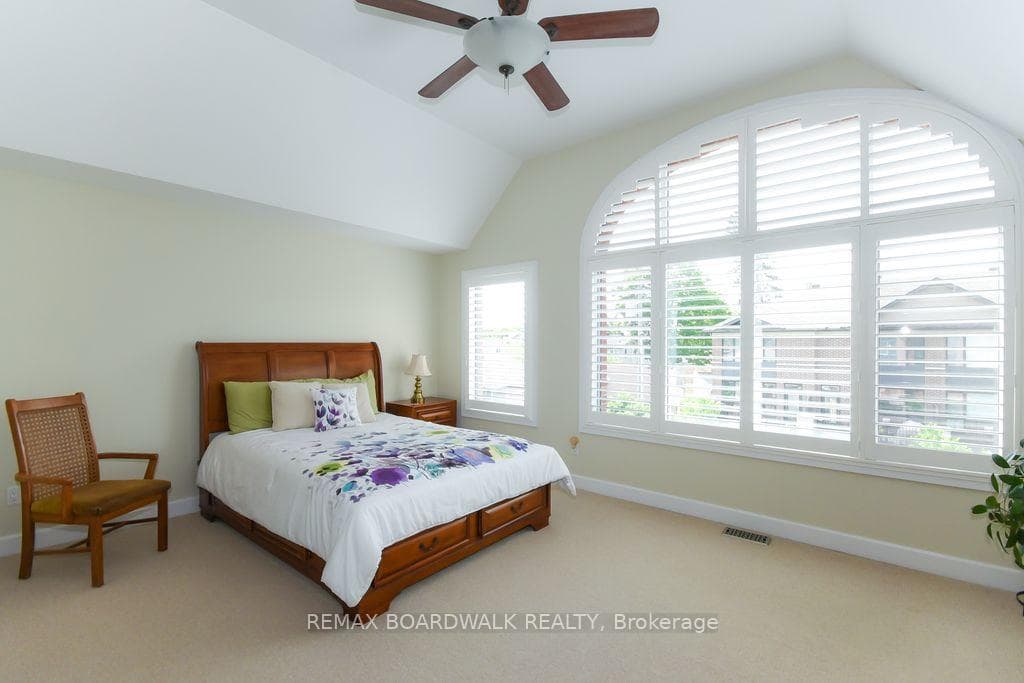 51 Drouin Avenue photo 28