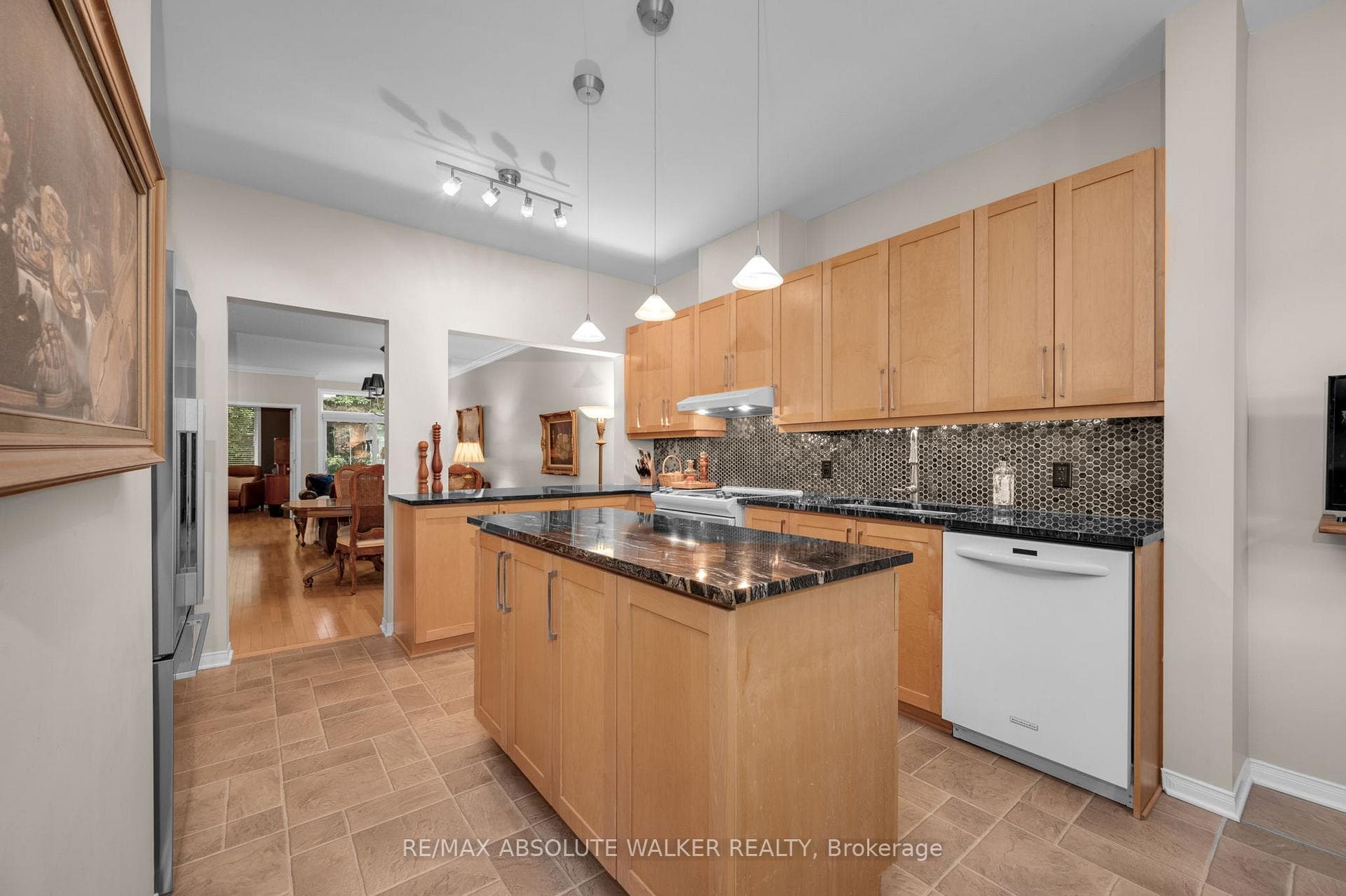 1547 Henri Lauzon Street photo 5