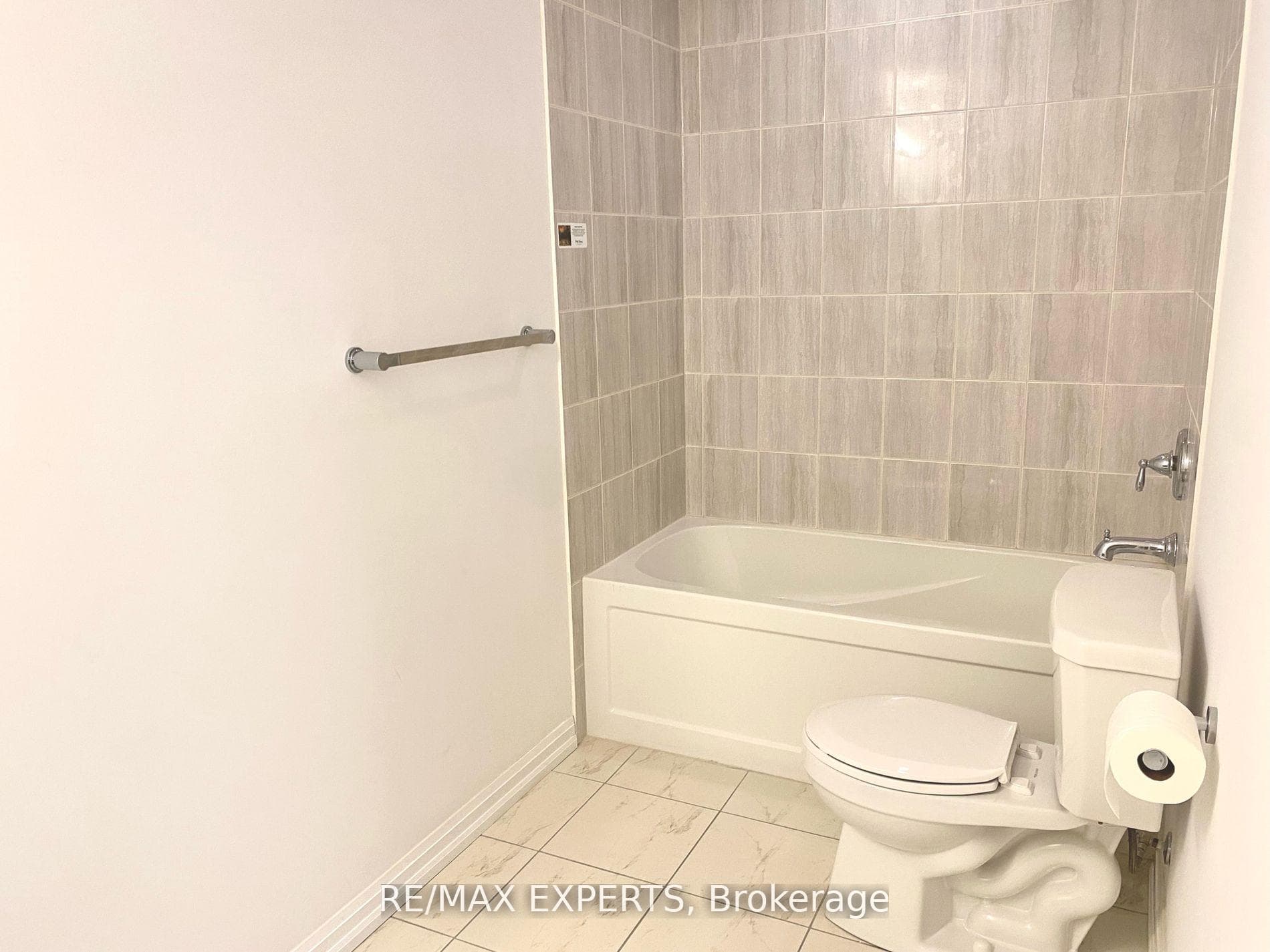302 Essa Road Unit 306 photo 12