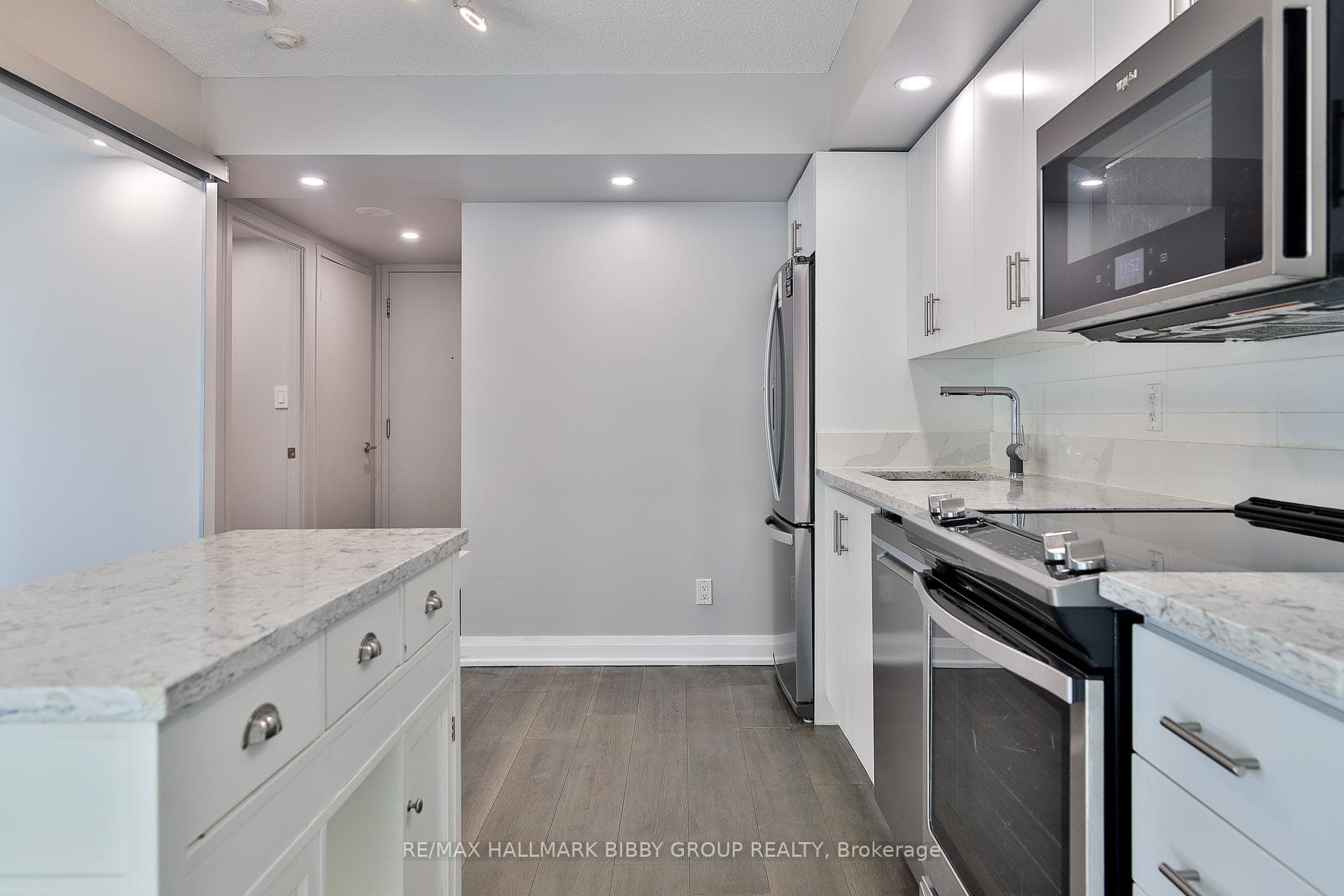 126 Simcoe Street Unit 503 photo 11