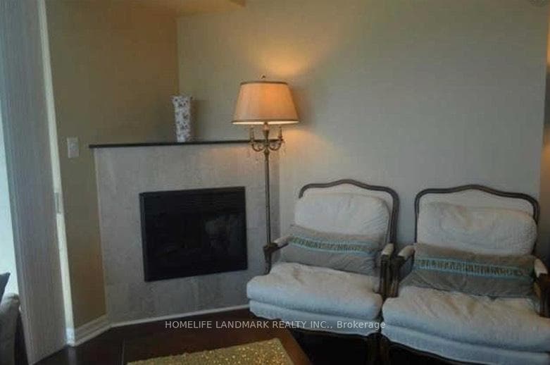 300 Bloor Street Unit 507 photo 7