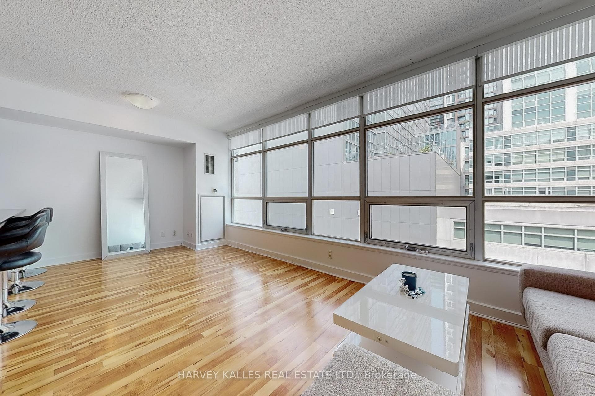 350 Wellington Street Unit 319 photo 10