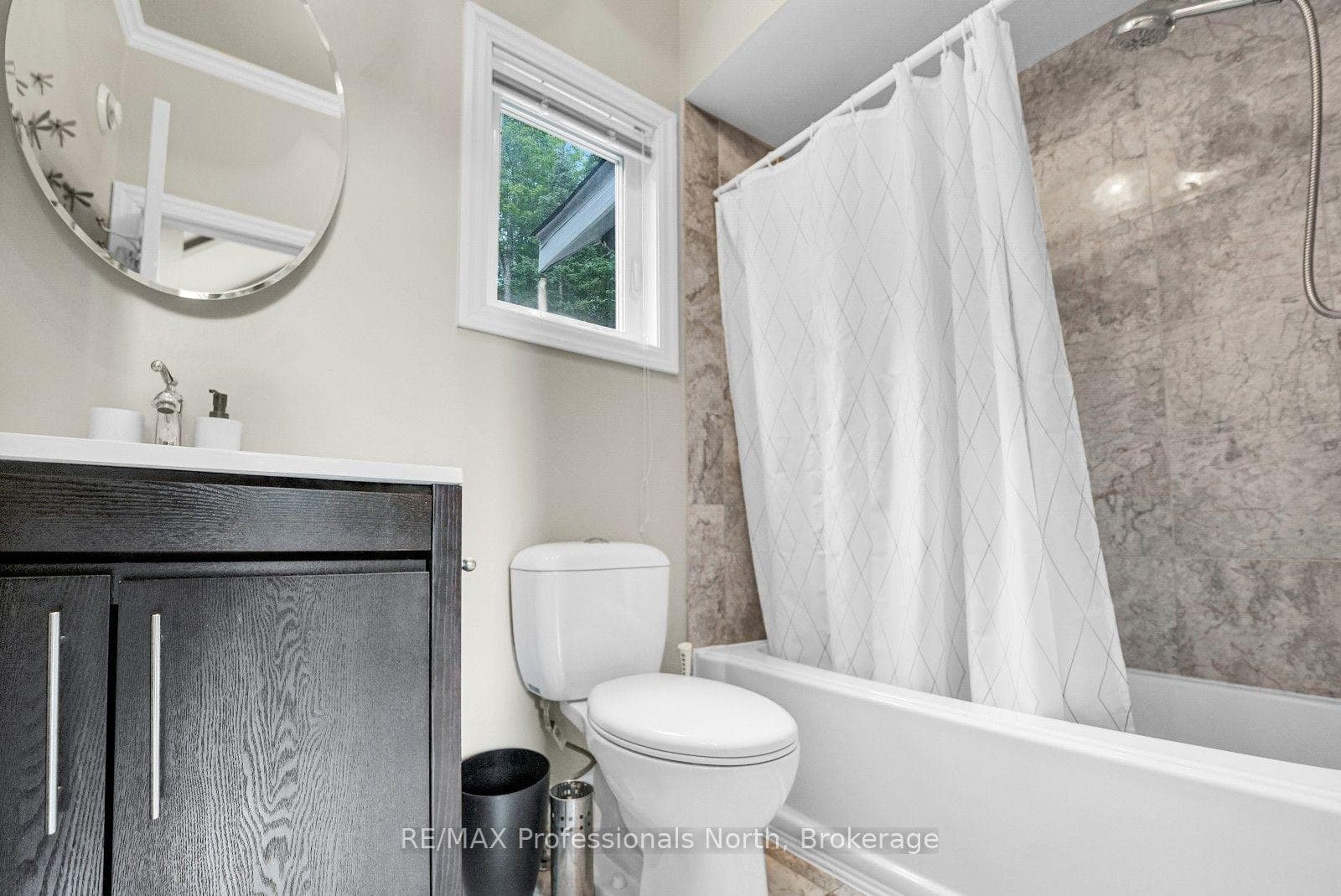 1311 Wonderland Road photo 18