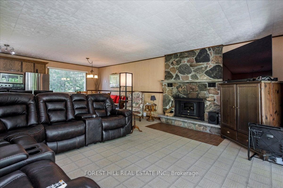 55 Poplar Crescent photo 5