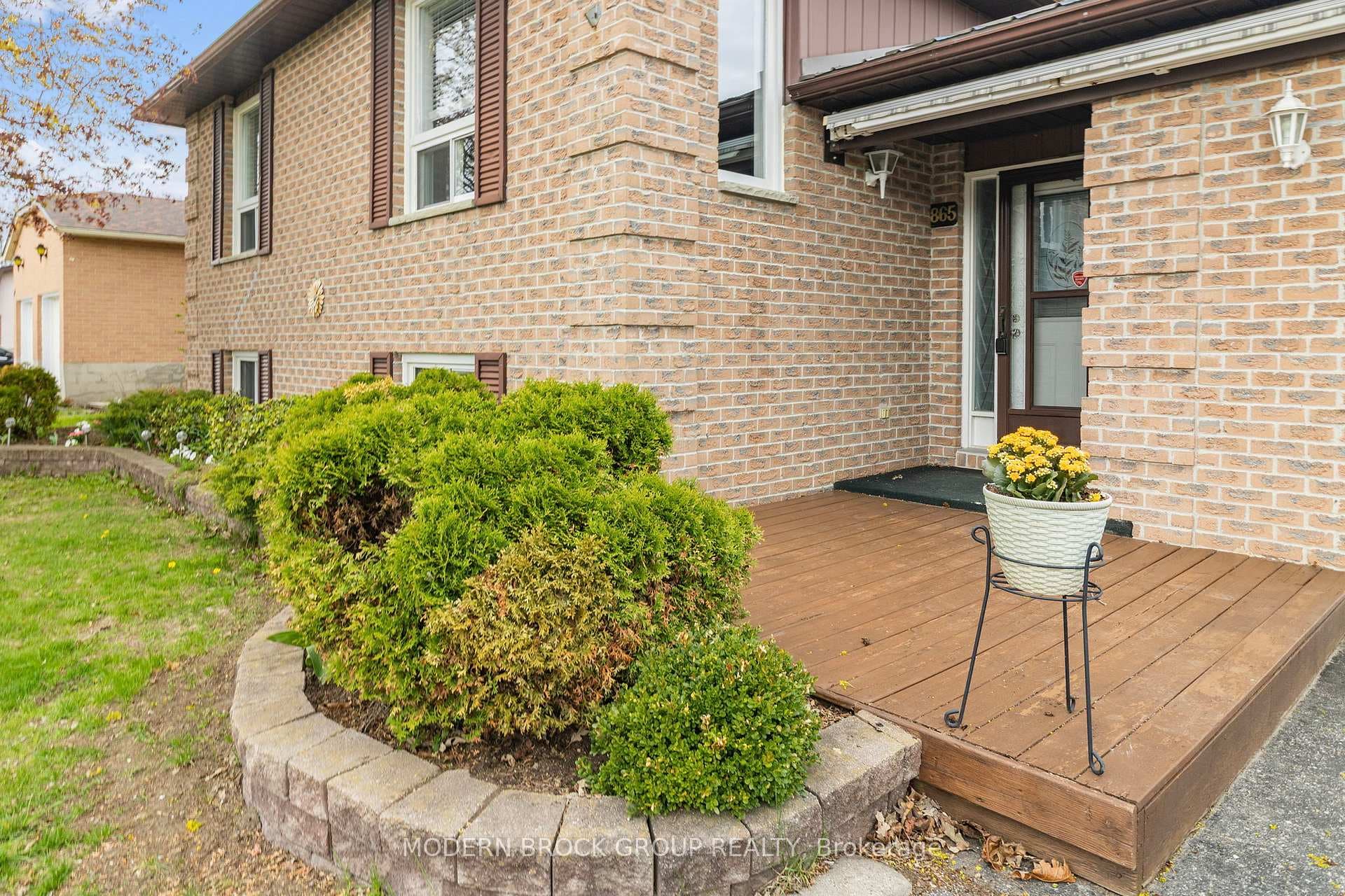 865 Cunningham Crescent photo 4