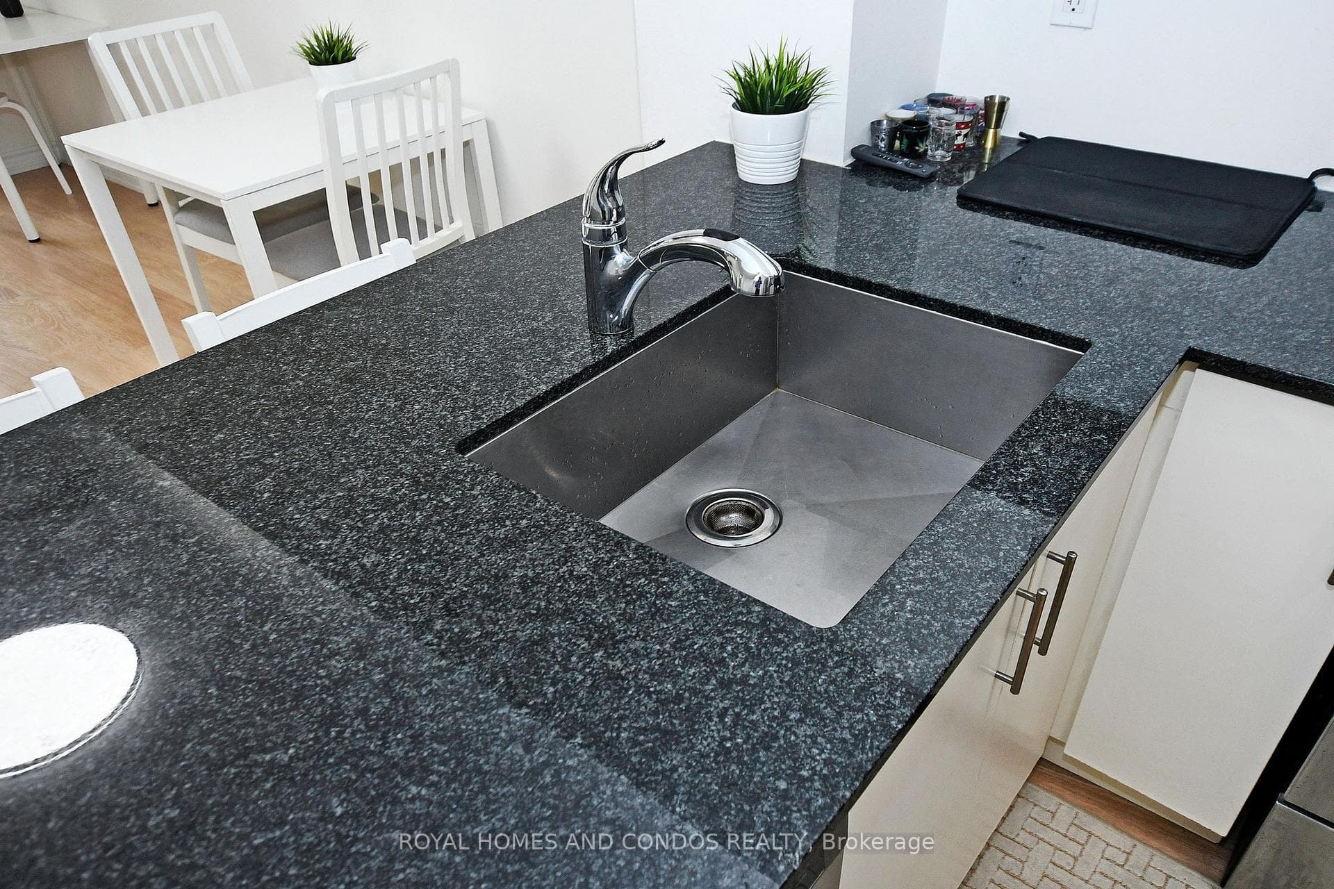 70 Eastwood Park Gardens Unit 23 photo 14