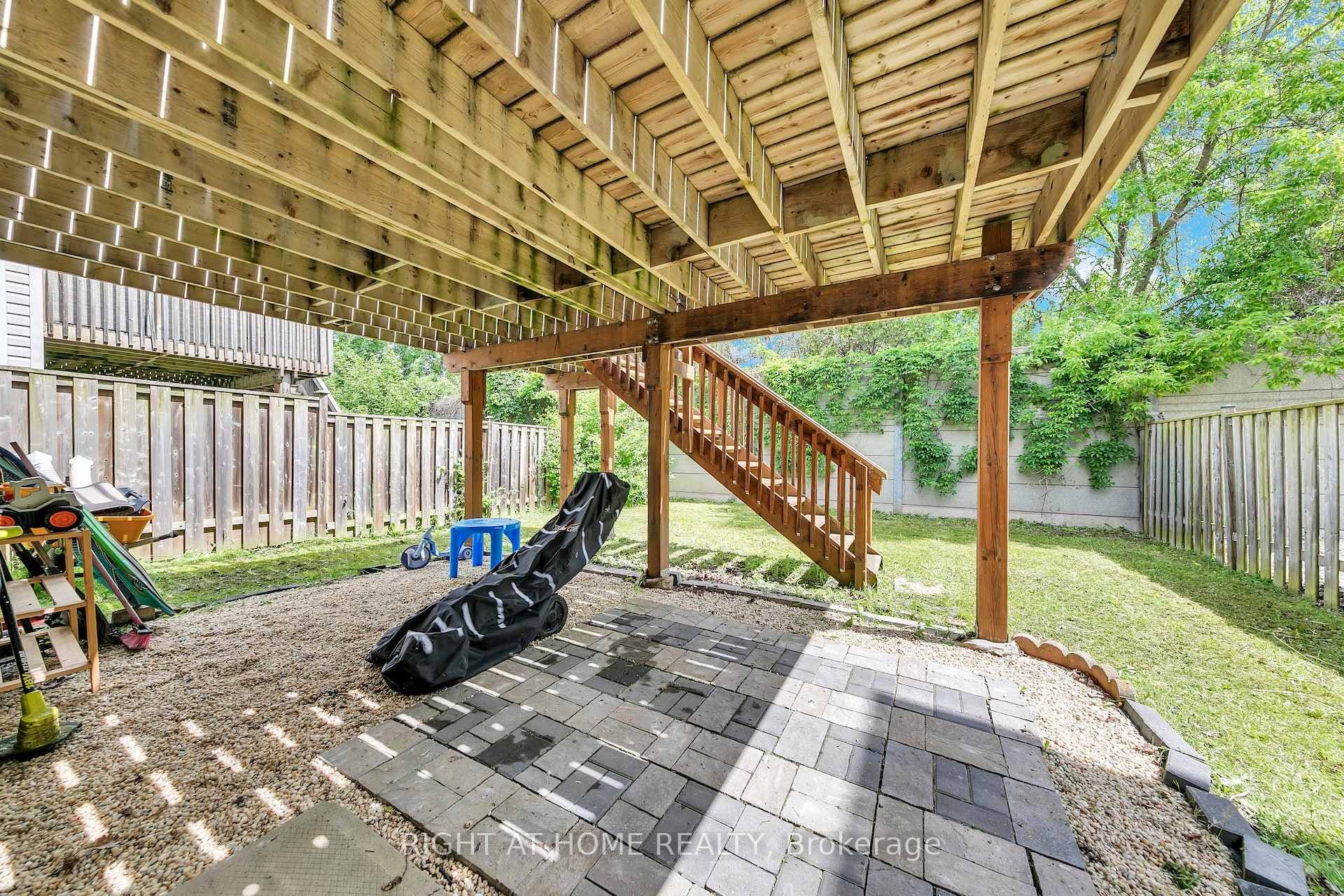 77 Milson Crescent photo 38