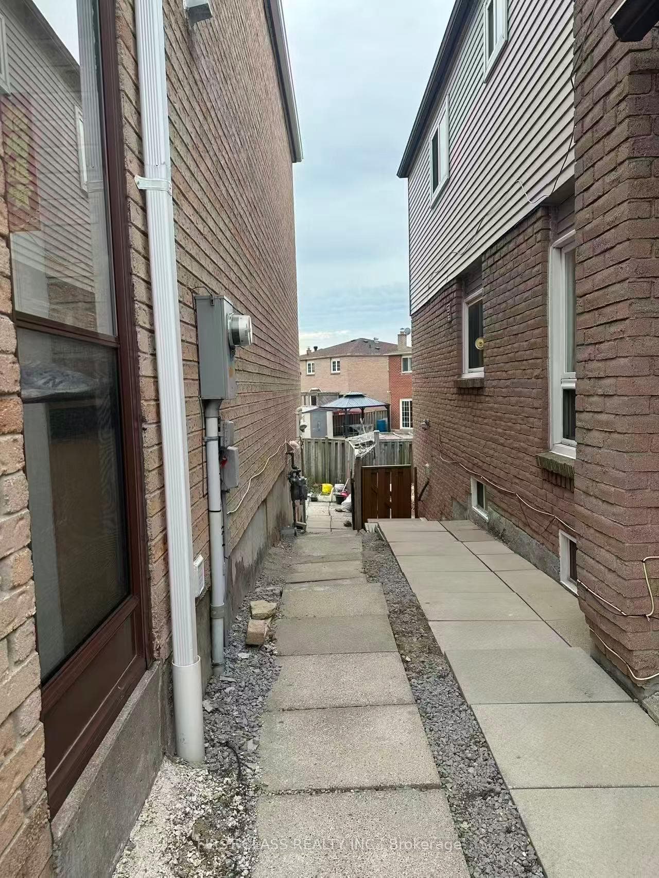 96 Fieldwood Drive Unit Bsmt photo 10
