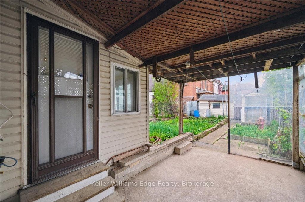 310 Catharine Street photo 29