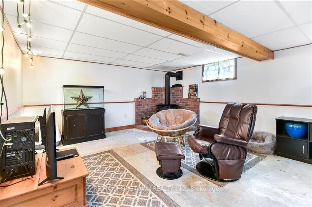 9 BERNARD Crescent photo 16