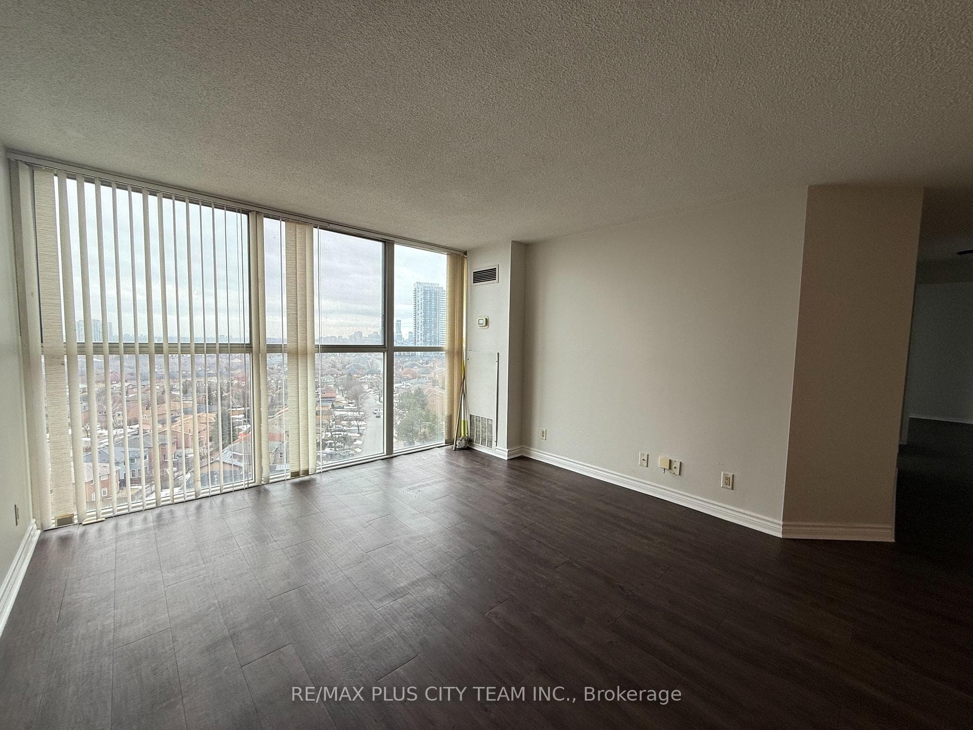 35 Trailwood Drive Unit 1411 photo 4