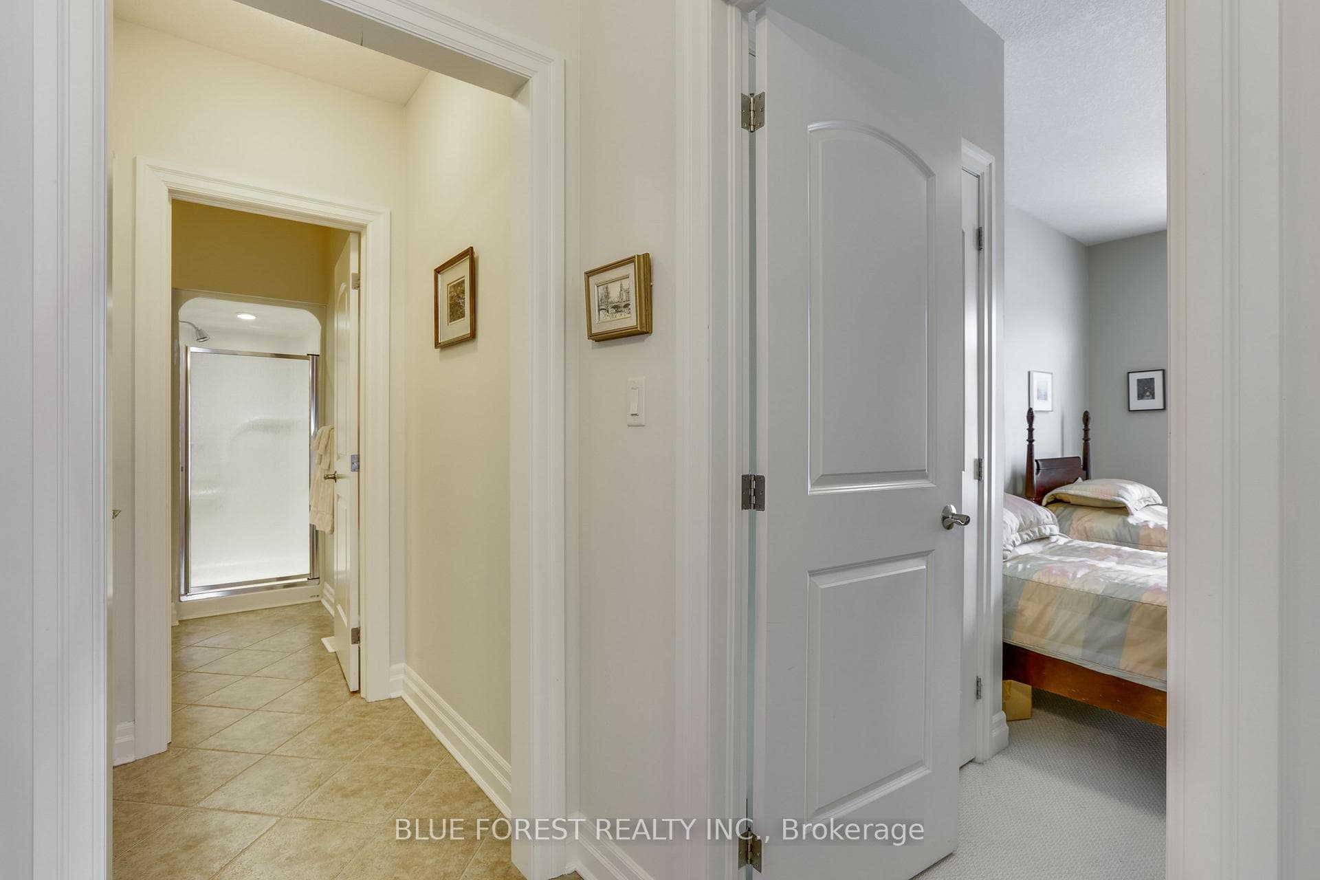 2014 Valleyrun Boulevard Unit 6 photo 8