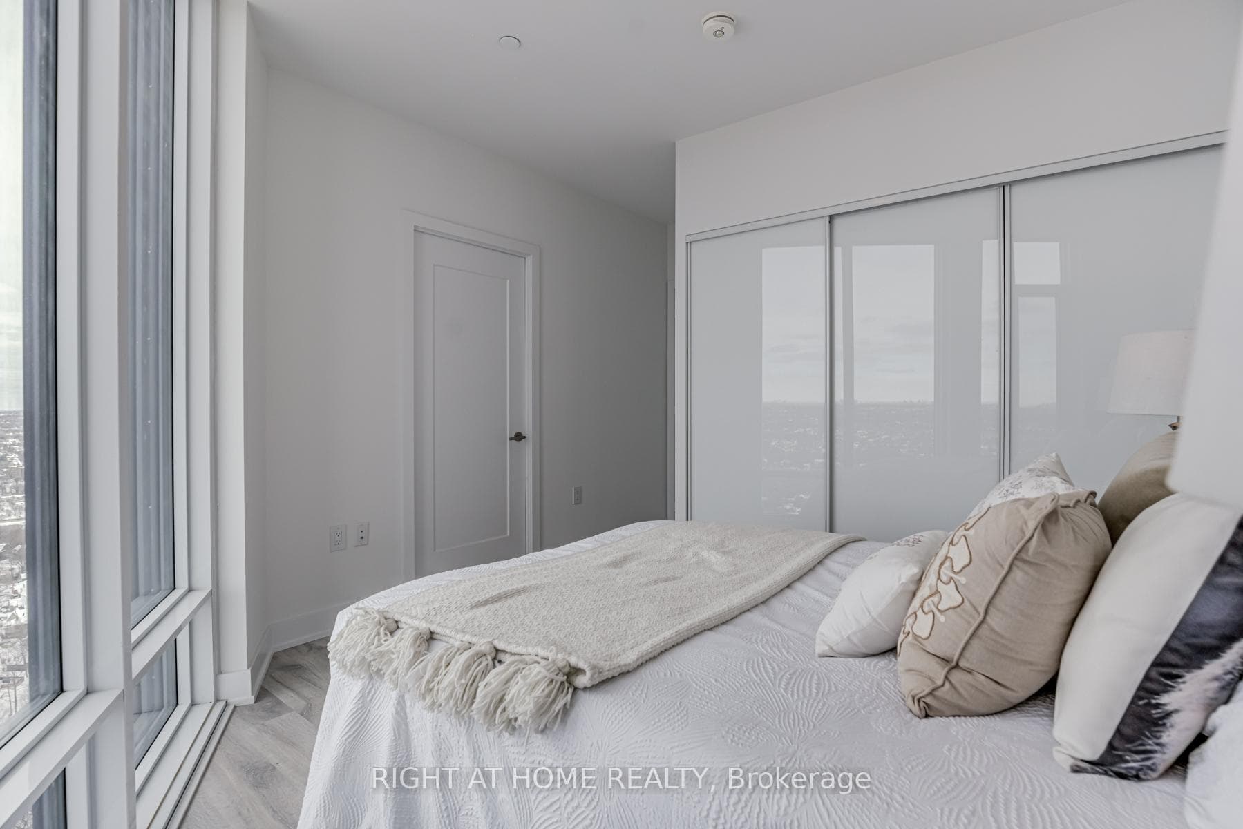 575 Bloor Street Unit 3603 photo 22